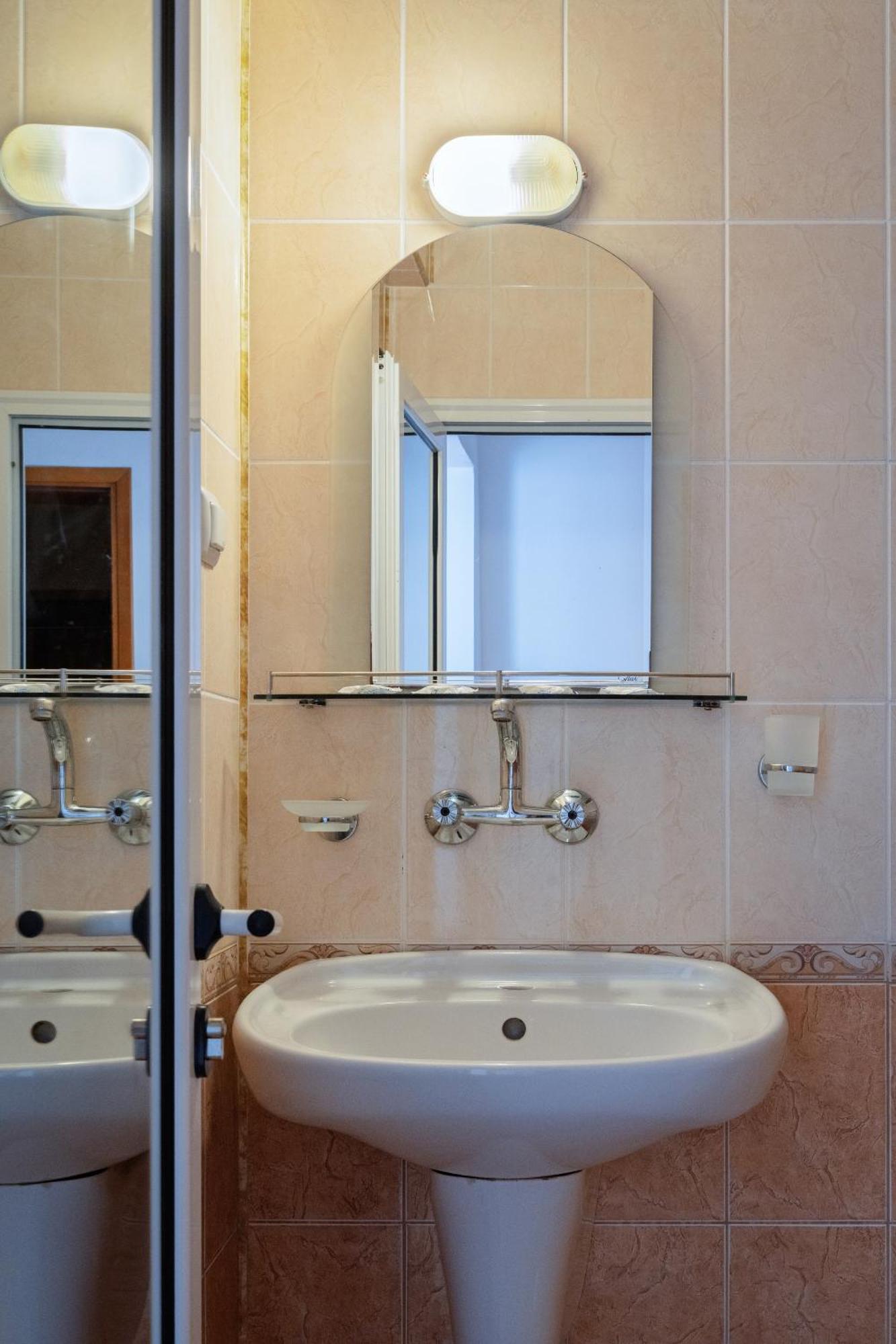 Hotel Milan Приморско Экстерьер фото