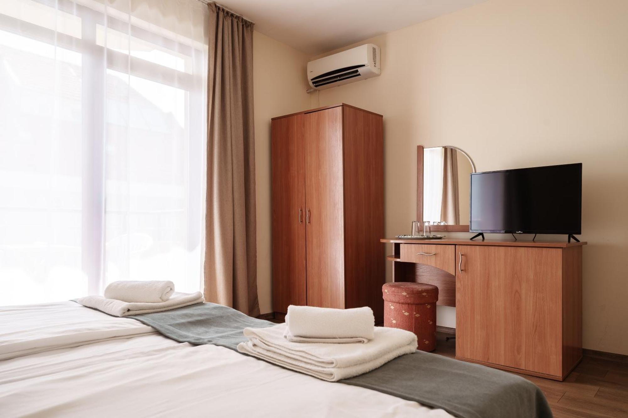 Hotel Milan Приморско Экстерьер фото