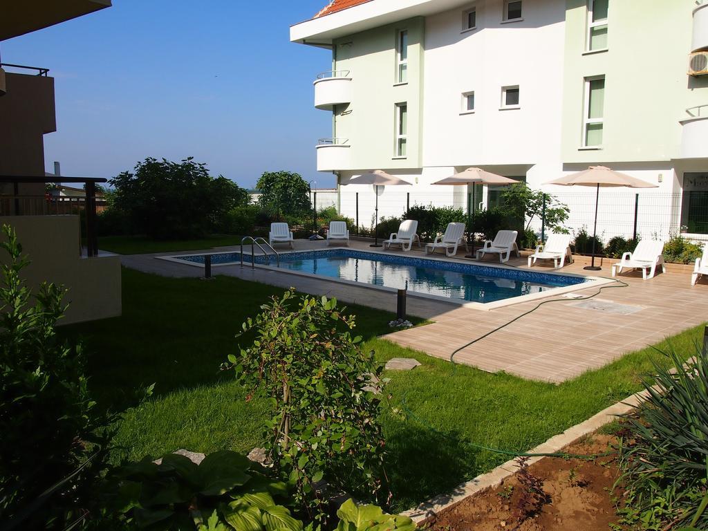 Hotel Milan Приморско Экстерьер фото