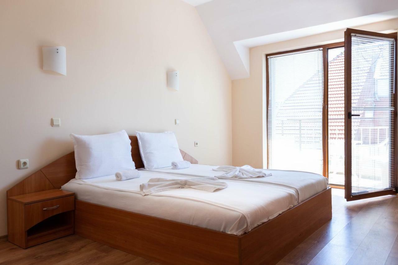 Hotel Milan Приморско Экстерьер фото