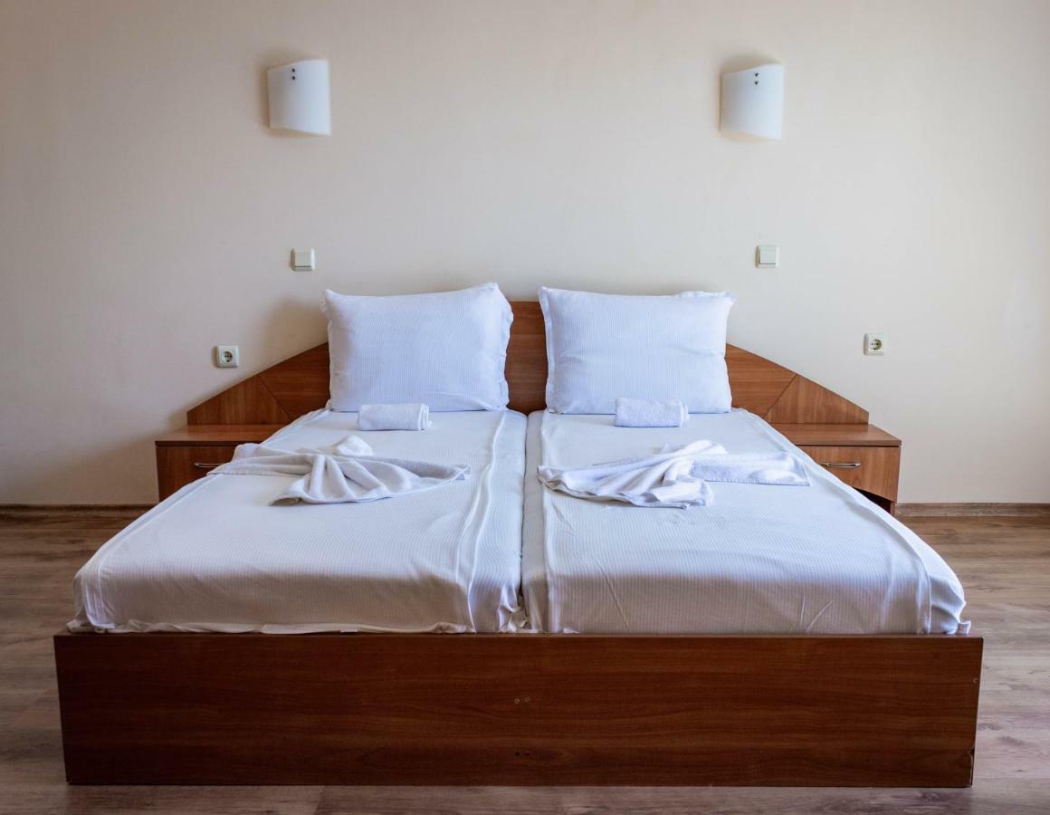 Hotel Milan Приморско Экстерьер фото